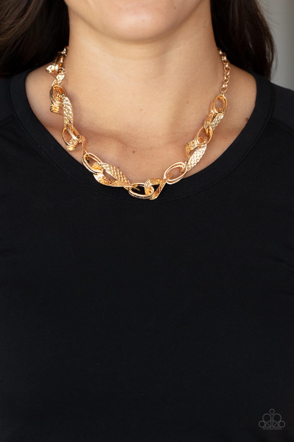 Paparazzi Accessories - METAL of Honor - Gold necklace