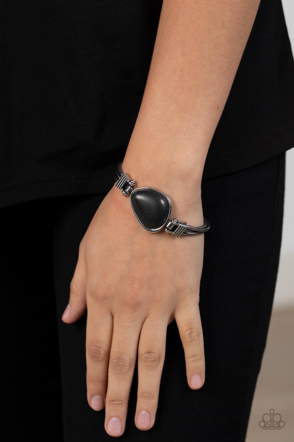 Paparazzi Accessories - Badlands Bounty - Black bracelet