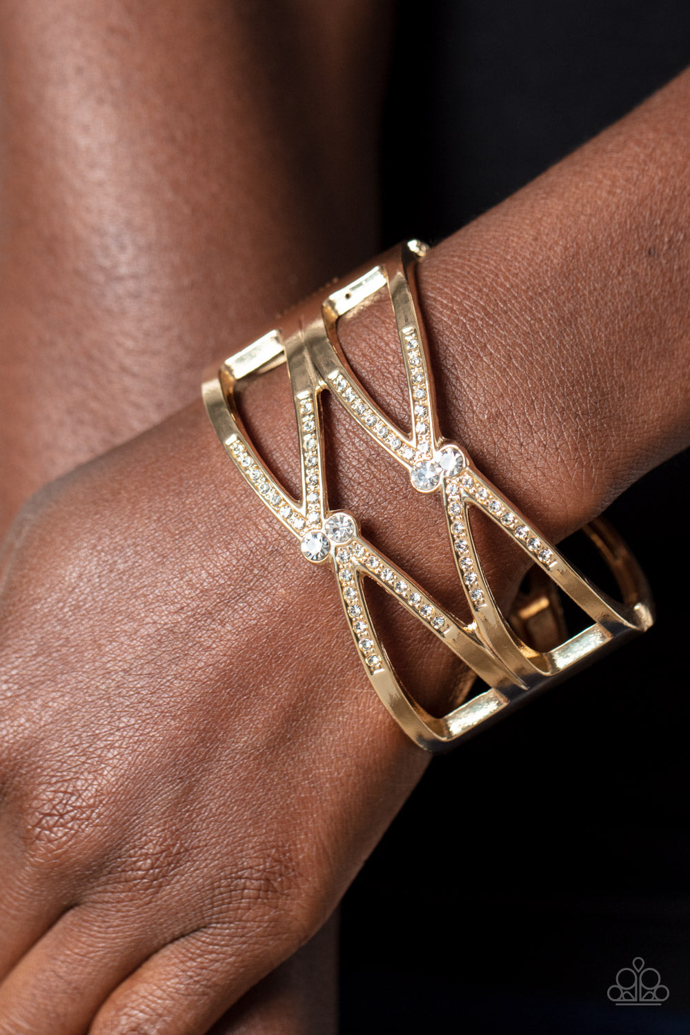Paparazzi Accessories - Entrancing Etiquette - Gold bracelet