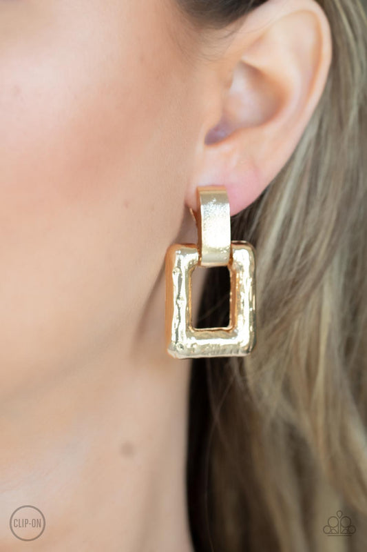 Paparazzi Accessories 15 Minutes of FRAME - Gold earrings