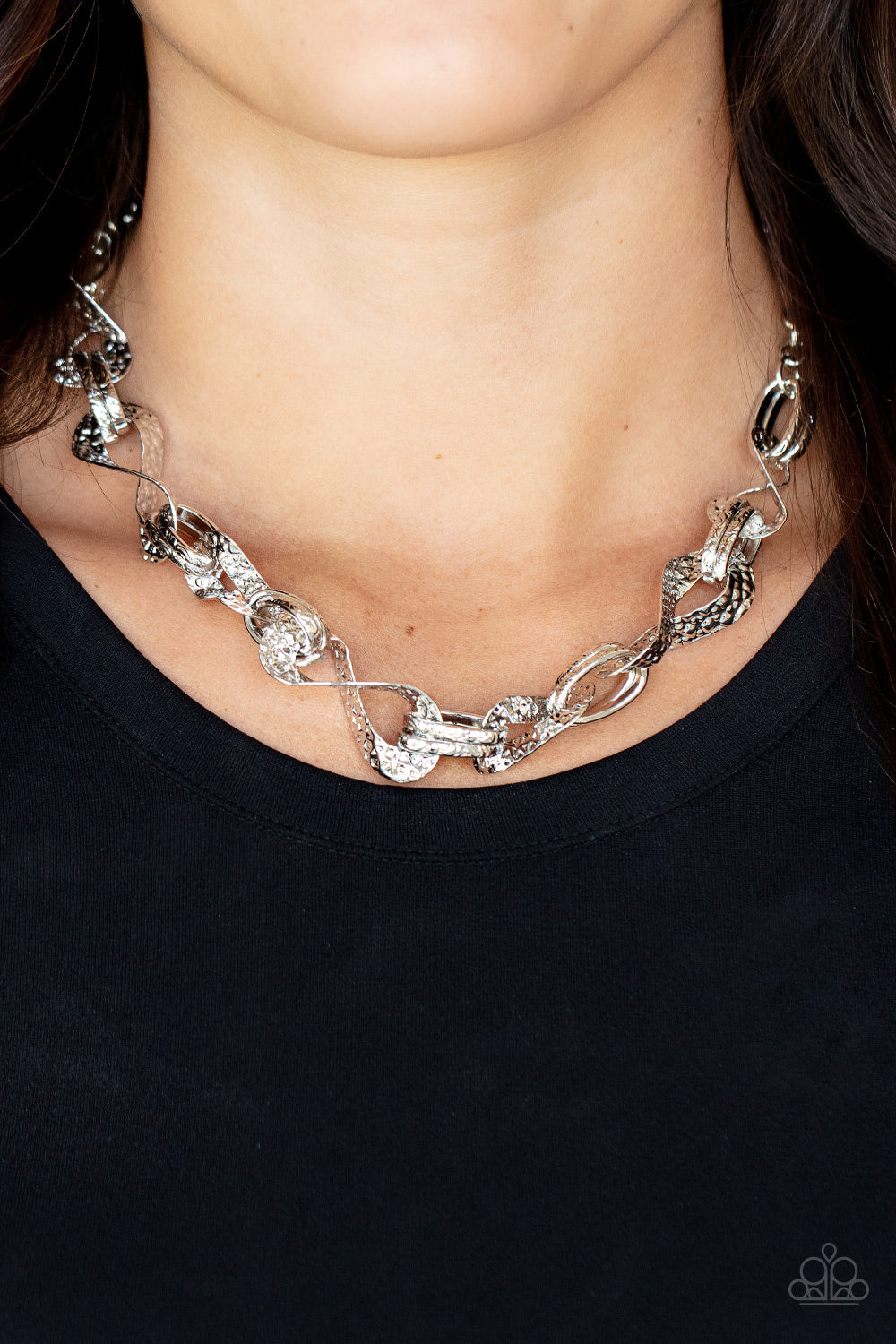 Paparazzi Accessories - METAL of Honor - Silver necklace