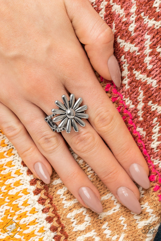 Paparazzi Accessories - GROWING Steady - Silver ring