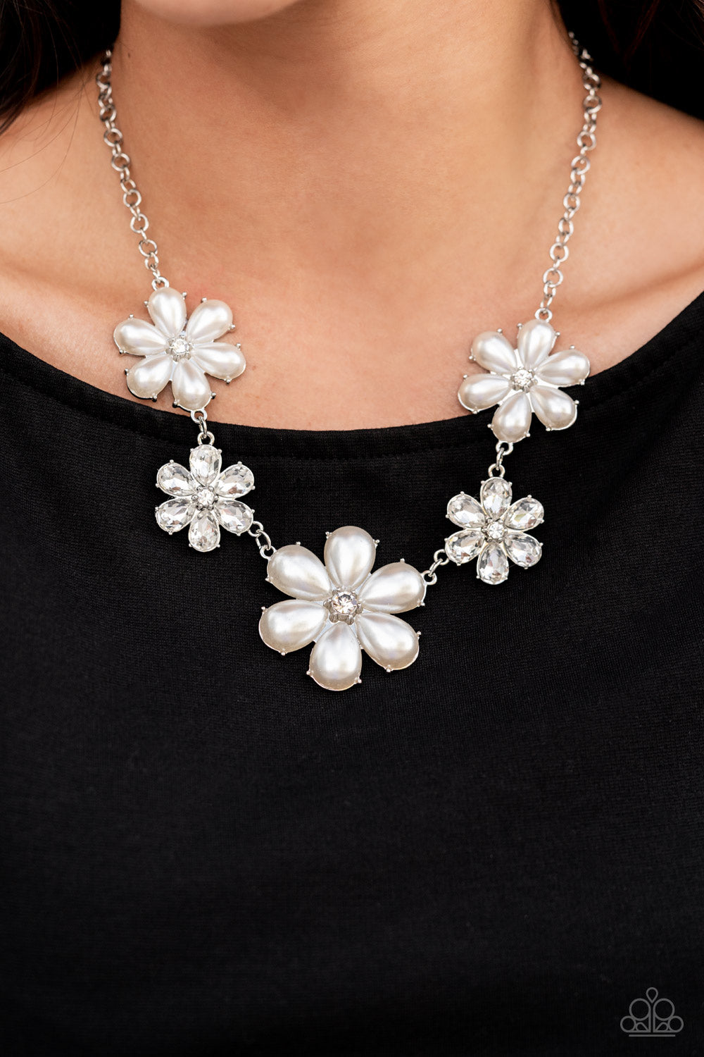 Paparazzi Accessories - Fiercely Flowering - White necklace