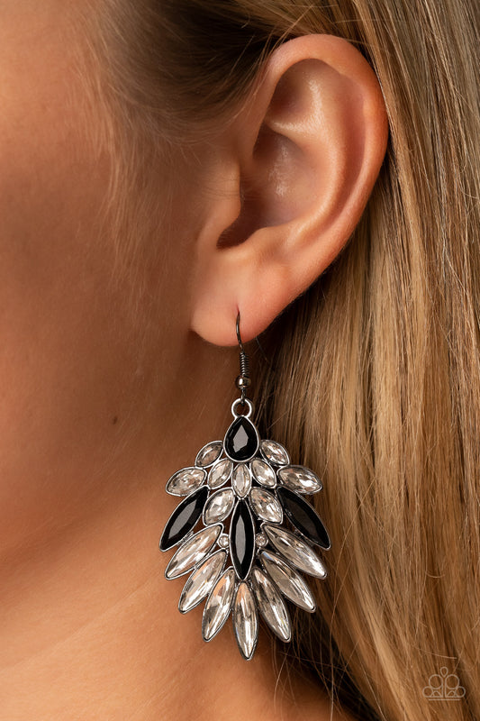 Paparazzi Accessories - COSMIC-politan - Black earrings