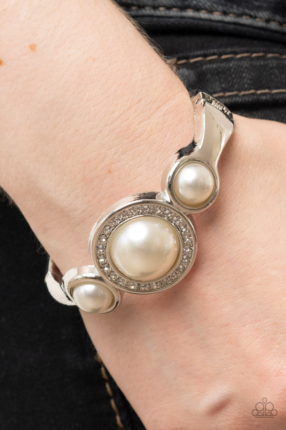 Paparazzi  Accessories - Debutante Daydream - White bracelet