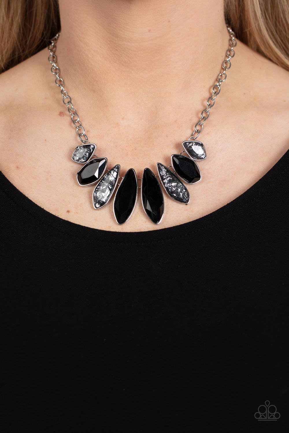 Paparazzi Accessories - Crystallized Couture - Black necklace