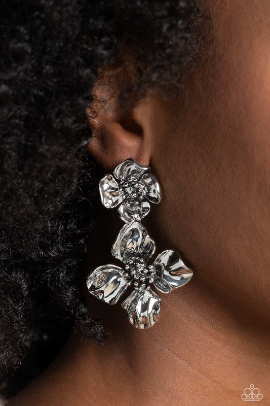 Paparazzi Accessories - Gilded Grace - Silver earrings