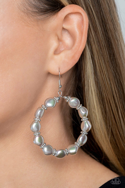 PaparazzinAccessories - The PEARL Next Door - Silver earrings
